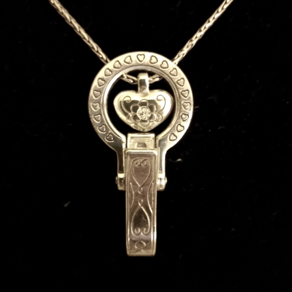 Brighton Badge Clip